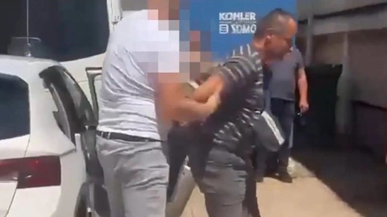 Dyshohet se dha informacione për një varrezë masive në Kosovë, Serbia arreston një person për “spiunazh”