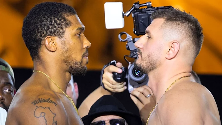 Mësohet ora kur pritet të fillojë super dueli mes Anthony Joshuas dhe Kristian Prengës