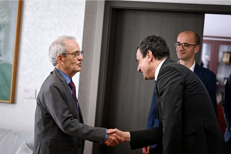 Profesori amerikan thotë se Albin Kurti mund ta çojë vendin sërish në zgjedhje