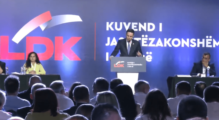 Abdixhiku e shfaq hapur zemërimin me Gazmend Muhaxherin: Ju betohem në Zot, atdhe e familje që s’kam premtuar poste ministrore