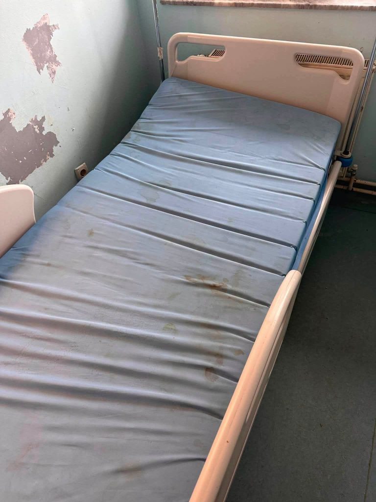 Qytetarja thotë se po përballet me presion pas publikimit për kushtet e tmerrshme në Pediatri