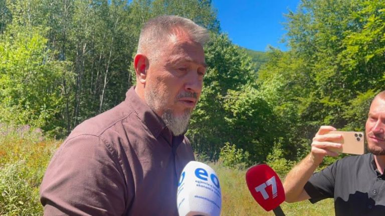 Lushtaku pas vizitës në Zubin Potok: Arrestimet e serbëve për krime lufte duhet të vazhdojnë