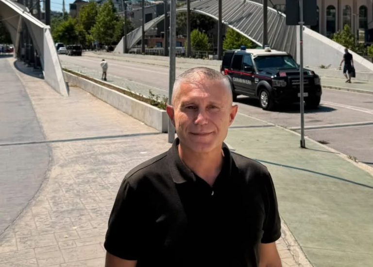 Burim Ramadani kërkon largimin e pranisë statike të KFOR-it nga ura e Mitrovicës: Ky është momenti!