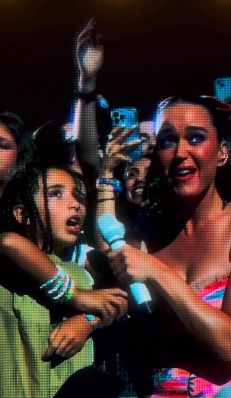 Momenti i Katy Perry me 10-vjeçaren shqiptare bëhet simbol i natës në Sunny Hill