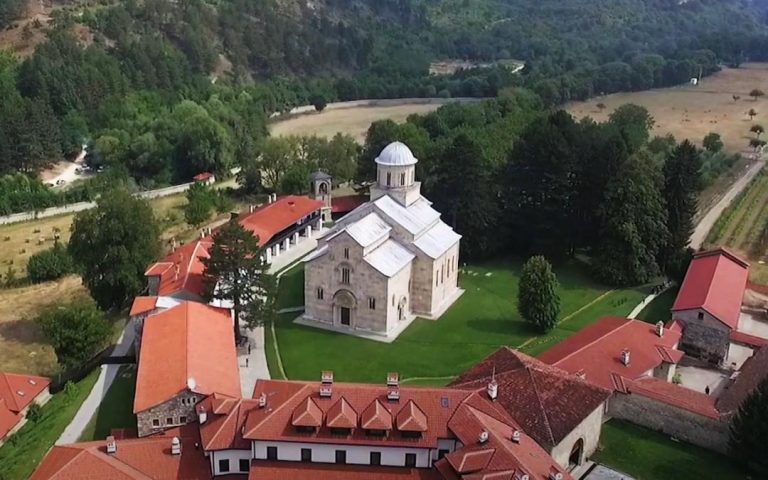 Nis integrimi i Policisë së Kosovës “në arkitekturën e sigurisë” së Manastirit të Deçanit, KFOR: Proces i koordinuar