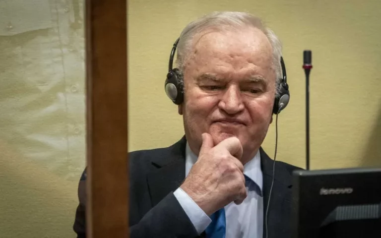Vdes krimineli monstruoz, Ratko Mladiq, i dënuari me burg të përjetshëm për krime lufte