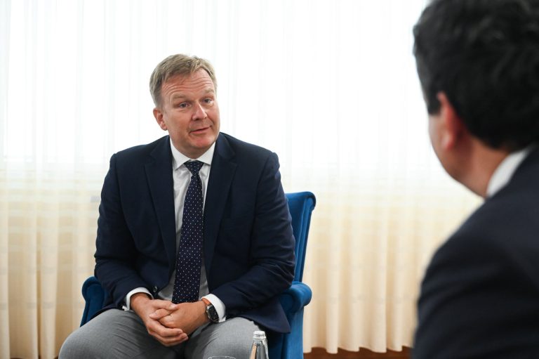 Sorensen e bën të qartë: Zhvillimet politike apo zgjedhore s’i ndryshojnë obligimet e Marrëveshjes së vitit 2023