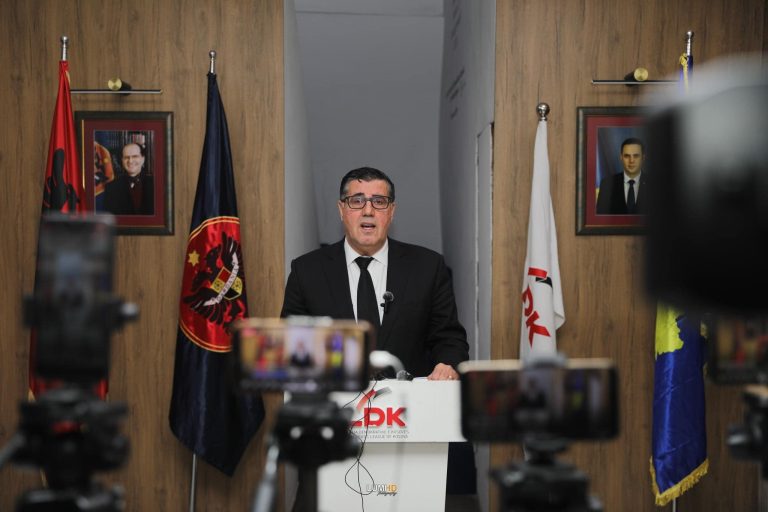 Haziri ndanë fjalët e Rugovës në Hagë për UÇK-në para marshit të nesërm: Patriotë, luftuan për lirinë e Kosovës