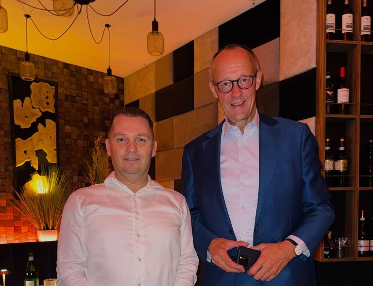 Kancelari gjerman Friedrich Merz mysafir në restorantin e shqiptarit në Berlin