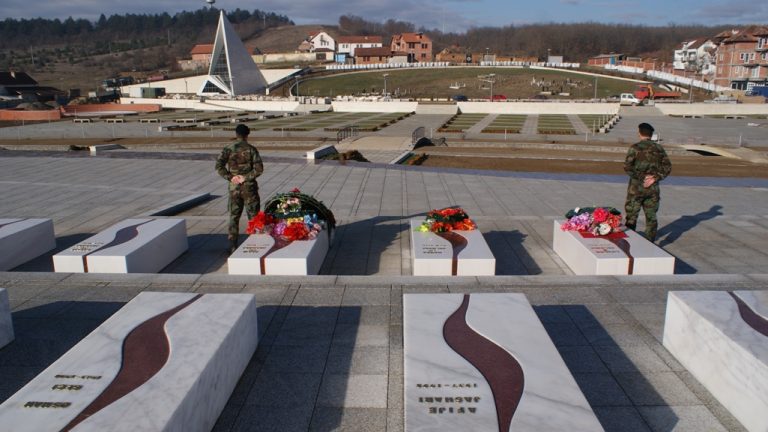 Këta janë 35 të pandehurit për krime lufte ndaj Jasharëve në Prekaz