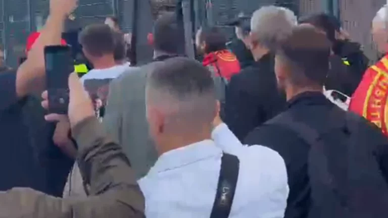 “Largohuni, përndryshe do të përdorim forcë”, Policia holandeze paralajmëron qytetarët e mbledhur pranë Gjykatës Speciale